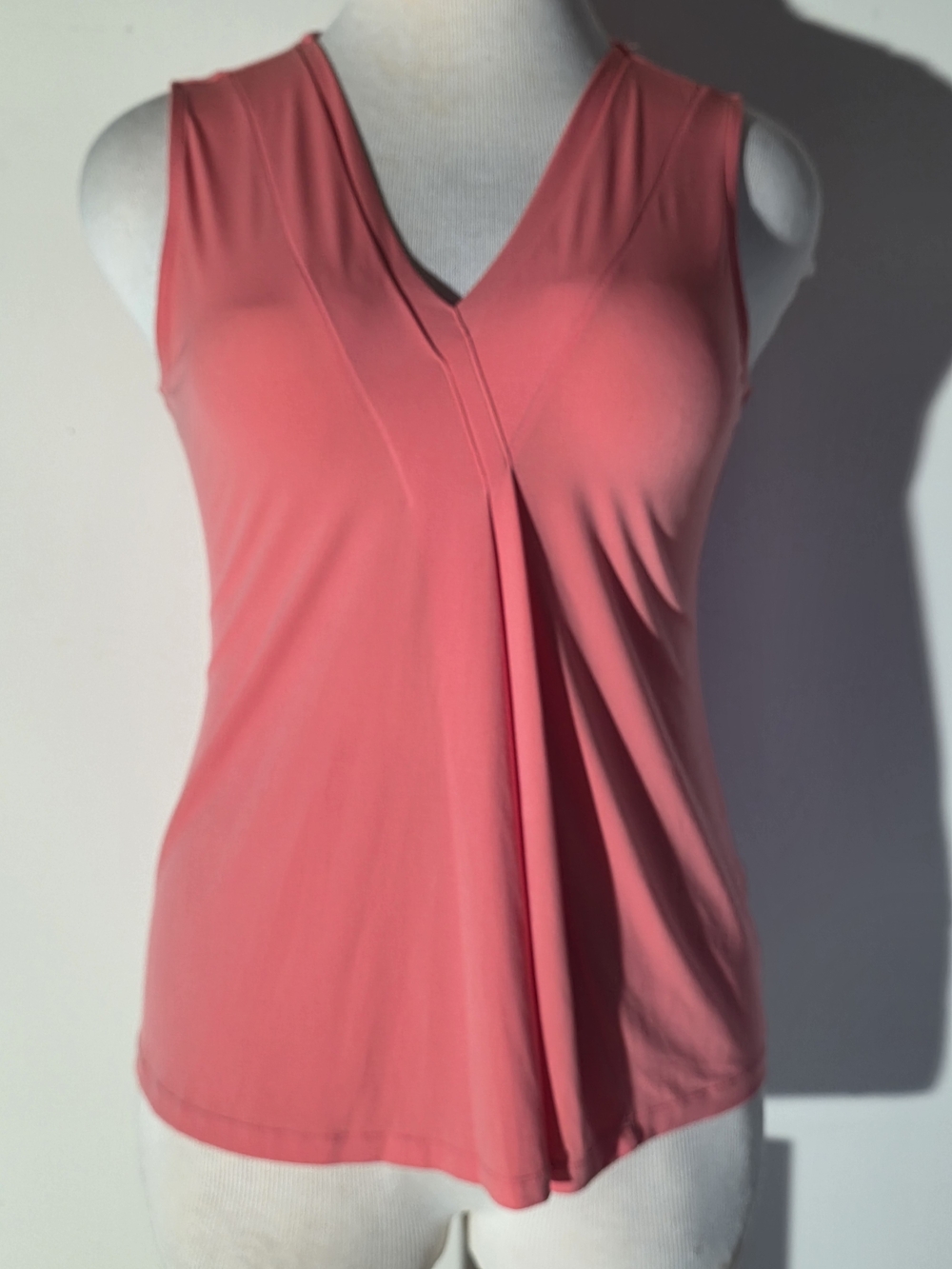 Dana Buchman Pink Coral V-Neck Pleated Sleeveless Top (Size M)